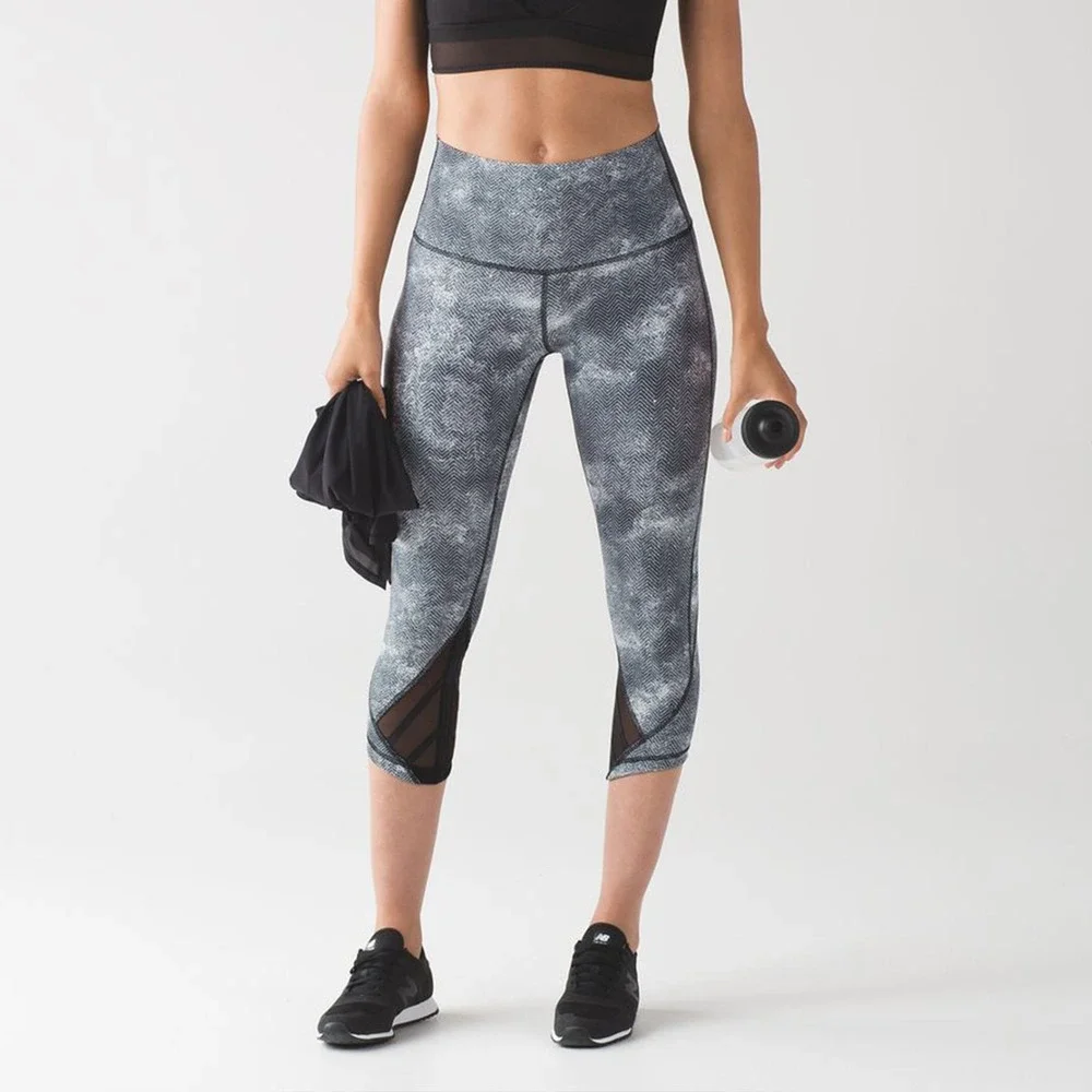 LULULEMON Essential Rhythm Crop Leggings Size 4